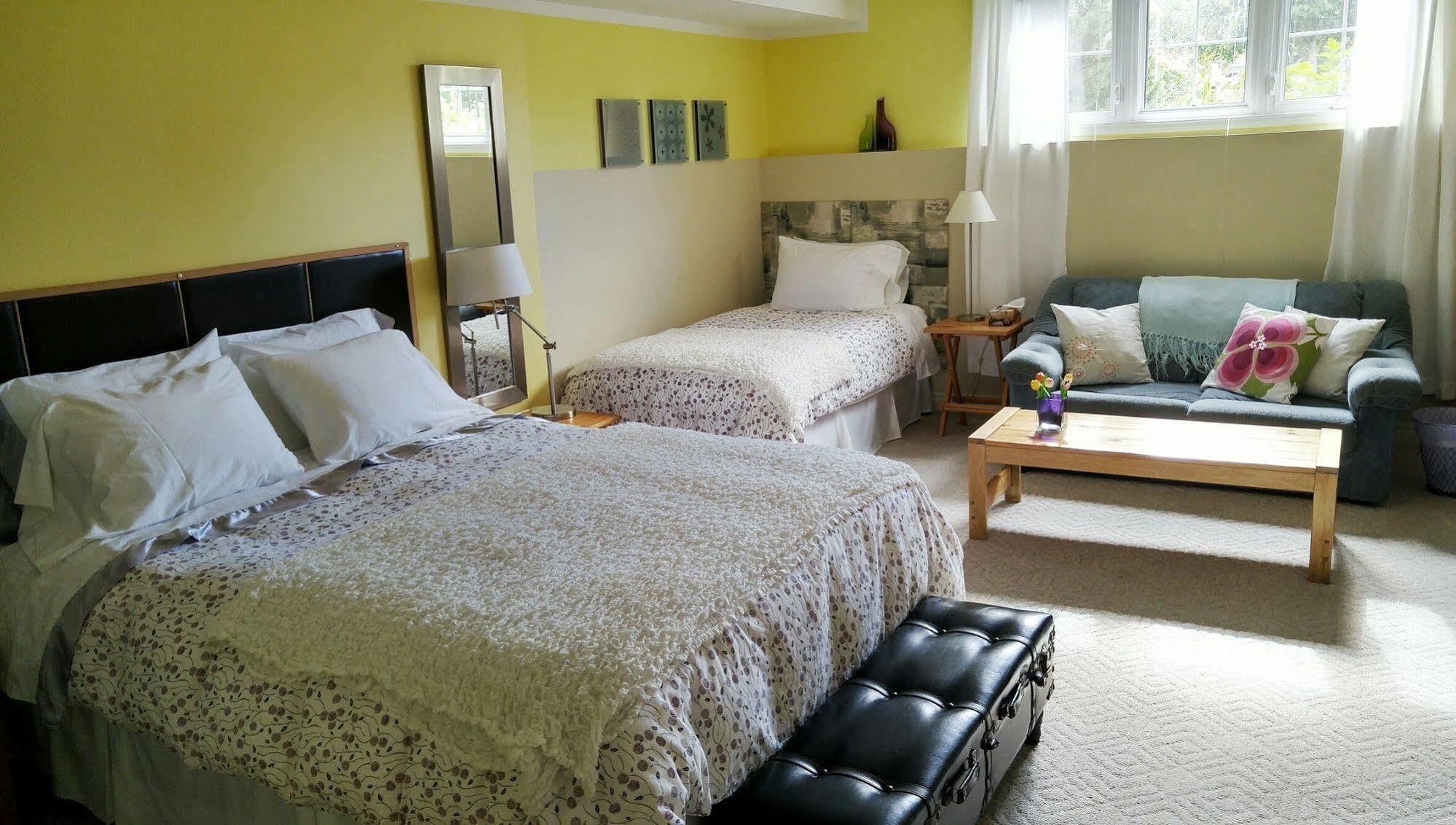 Opus 74 Bed & Breakfast Stratford Exterior photo