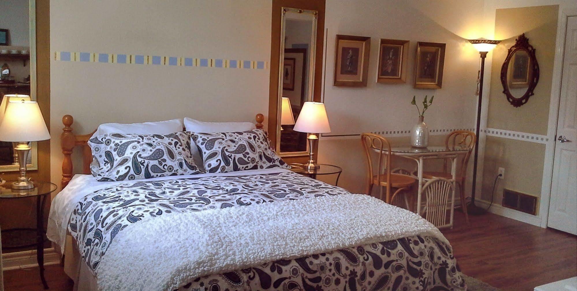 Opus 74 Bed & Breakfast Stratford Exterior photo
